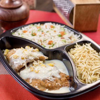 PP 09 - Fil&eacute; de Frango &agrave; Milanesa com Creme de Milho, Arroz &agrave; Grega e Batata Palha - 400g