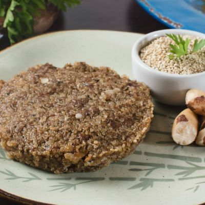 Quibe de Quinoa com Cebolas  Caramelizadas e Castanha do Pará - 170g - 376kcal - 26g Proteína